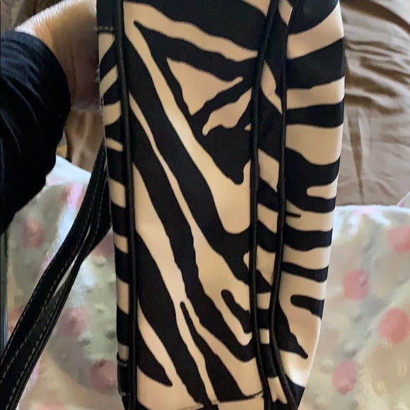 Small zebra purse😱😱 - Picture 6 of 8